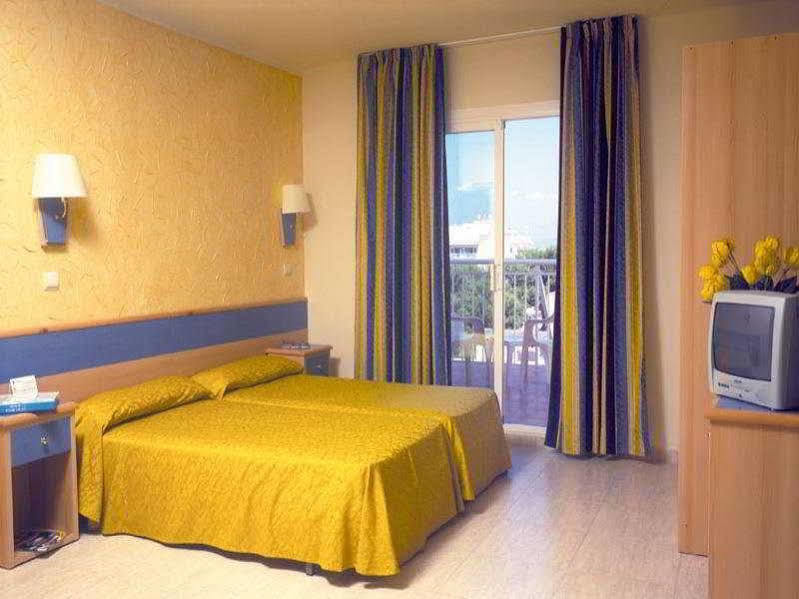 Sahara Nubia Gobi Hotel Ses Cadenes Ngoại thất bức ảnh A room at a hotel in Malta