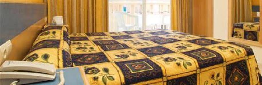 Sahara Nubia Gobi Hotel Ses Cadenes Ngoại thất bức ảnh A room at the hotel